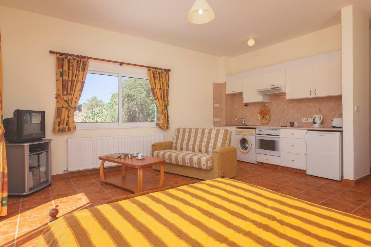 Thekla Court Apartment Polis Exterior photo