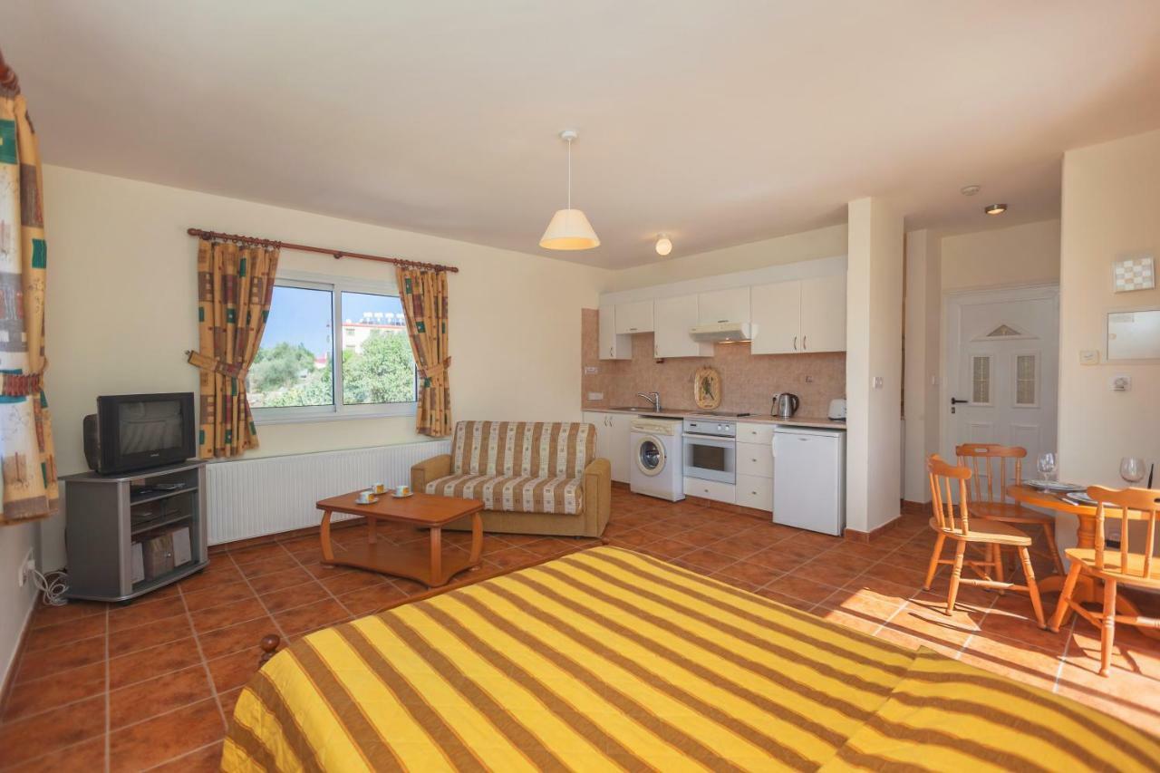 Thekla Court Apartment Polis Exterior photo